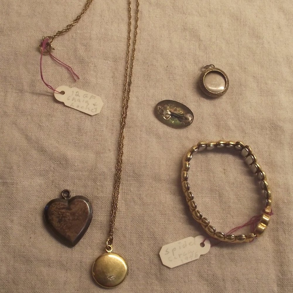 ***READ*** Children's jewelry #3 lockets and sweetheart bracelet - Picture 2 of 6